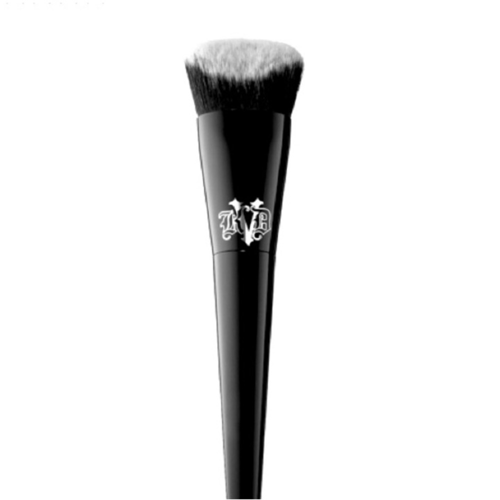 Kat Von D Lock It Foundation Brush